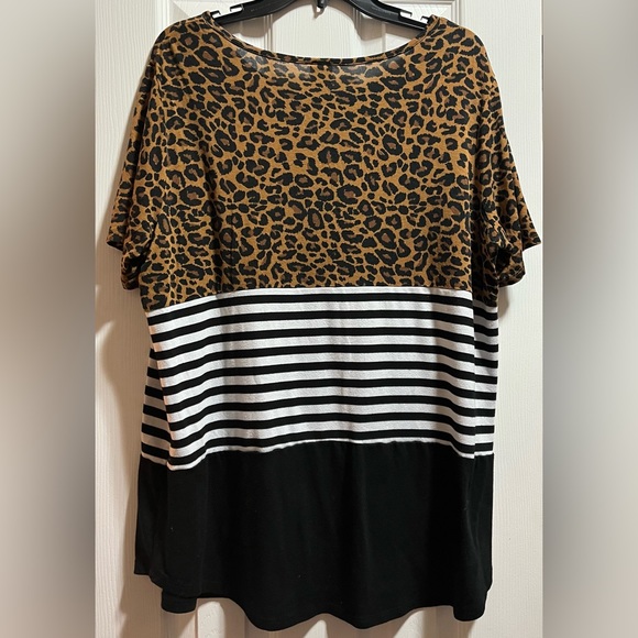 Women’s Terra & Sky Animal Print Top - Picture 2 of 3